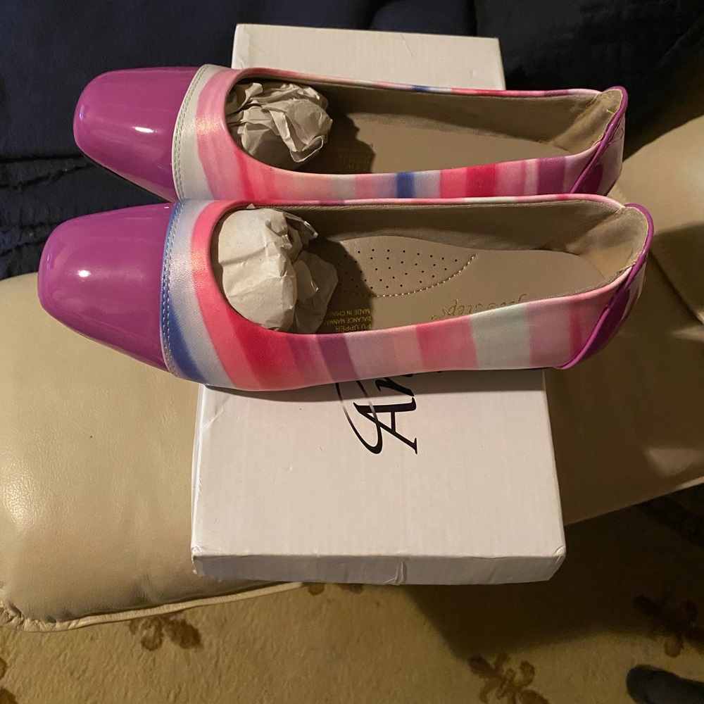 Brand New Shoes, size 7 1/2 Wide